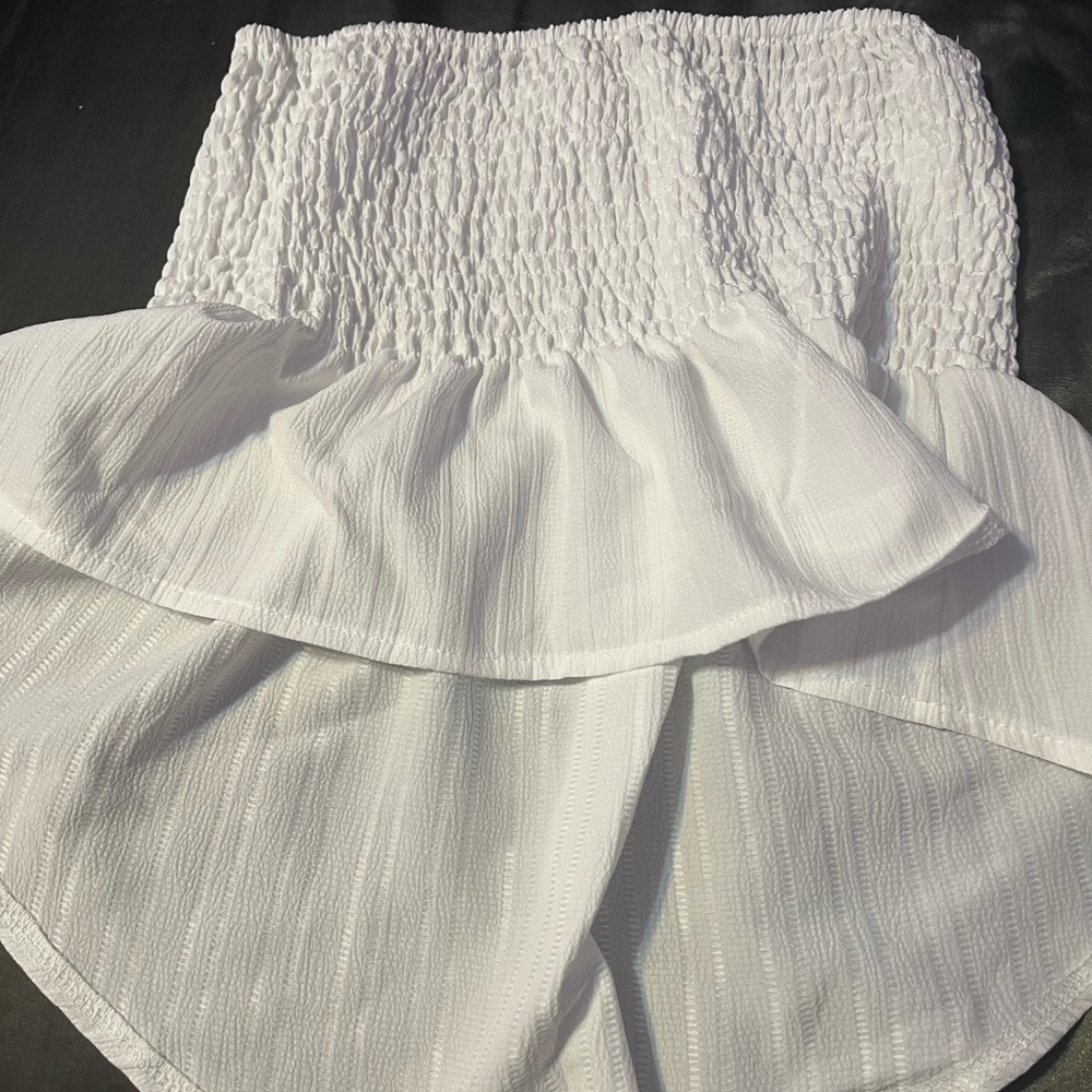 White tube top baby doll top flows and top ribbed